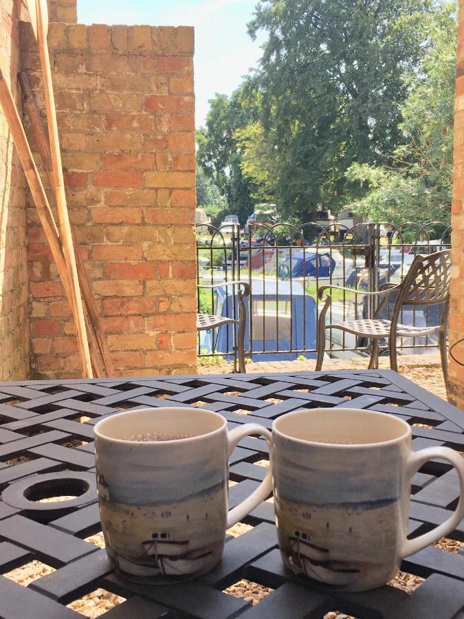 River Courtyard Apartment In The Heart Of Stneots Saint Neots Luaran gambar